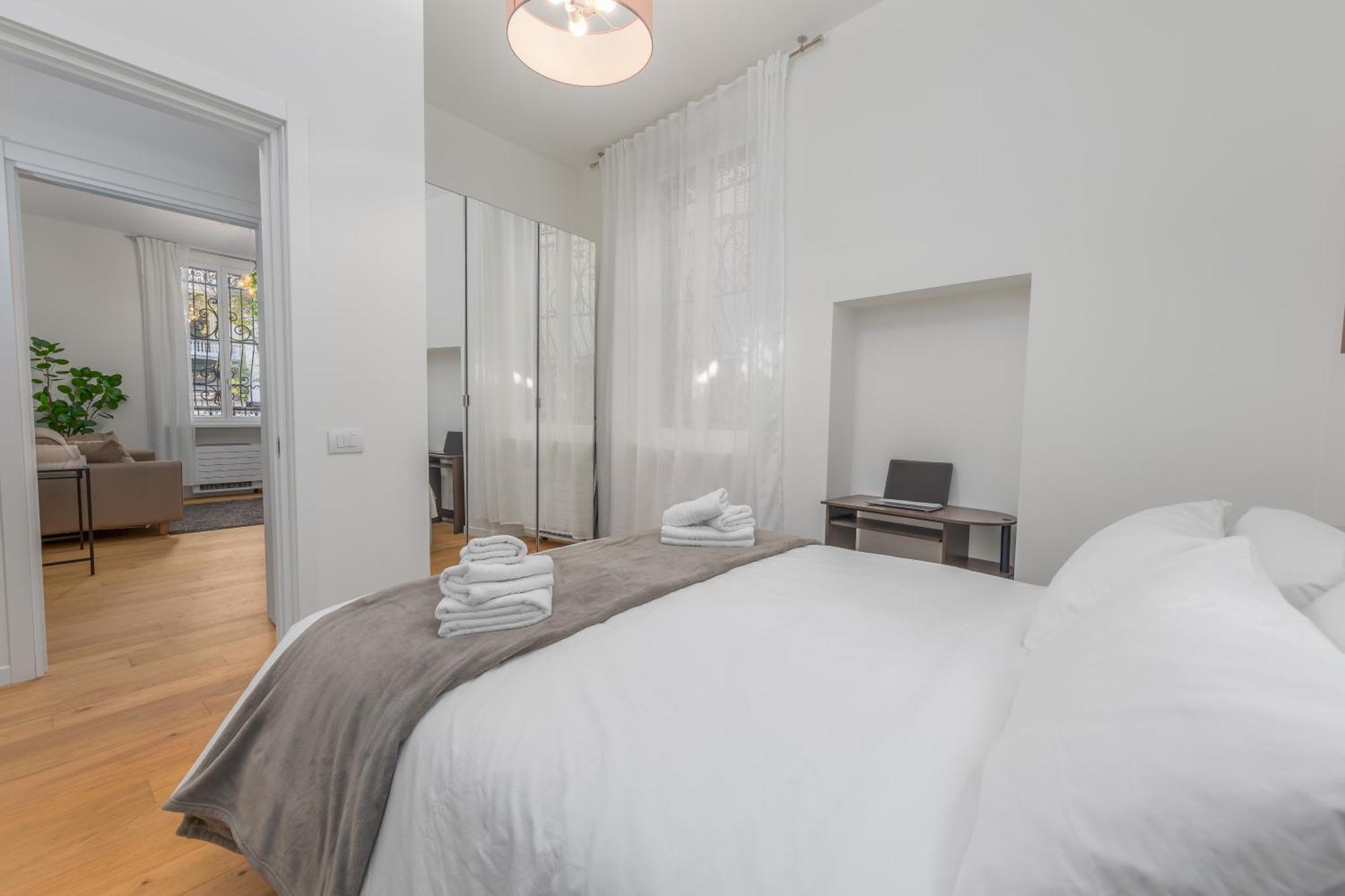 Solari Apartment, In Design Area, Near Tortona District, Appartement