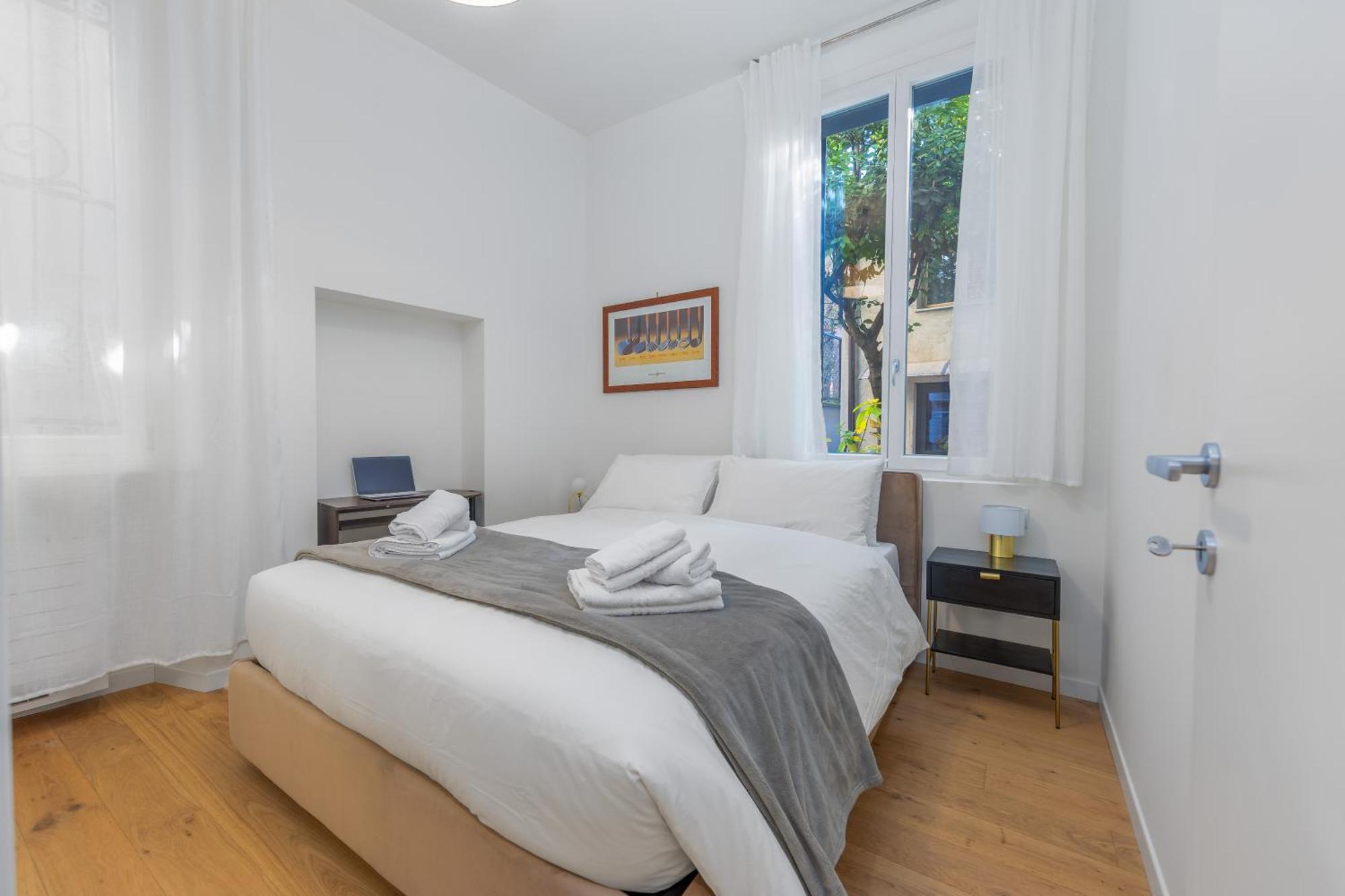 Solari Apartment, In Design Area, Near Tortona District, Appartement *