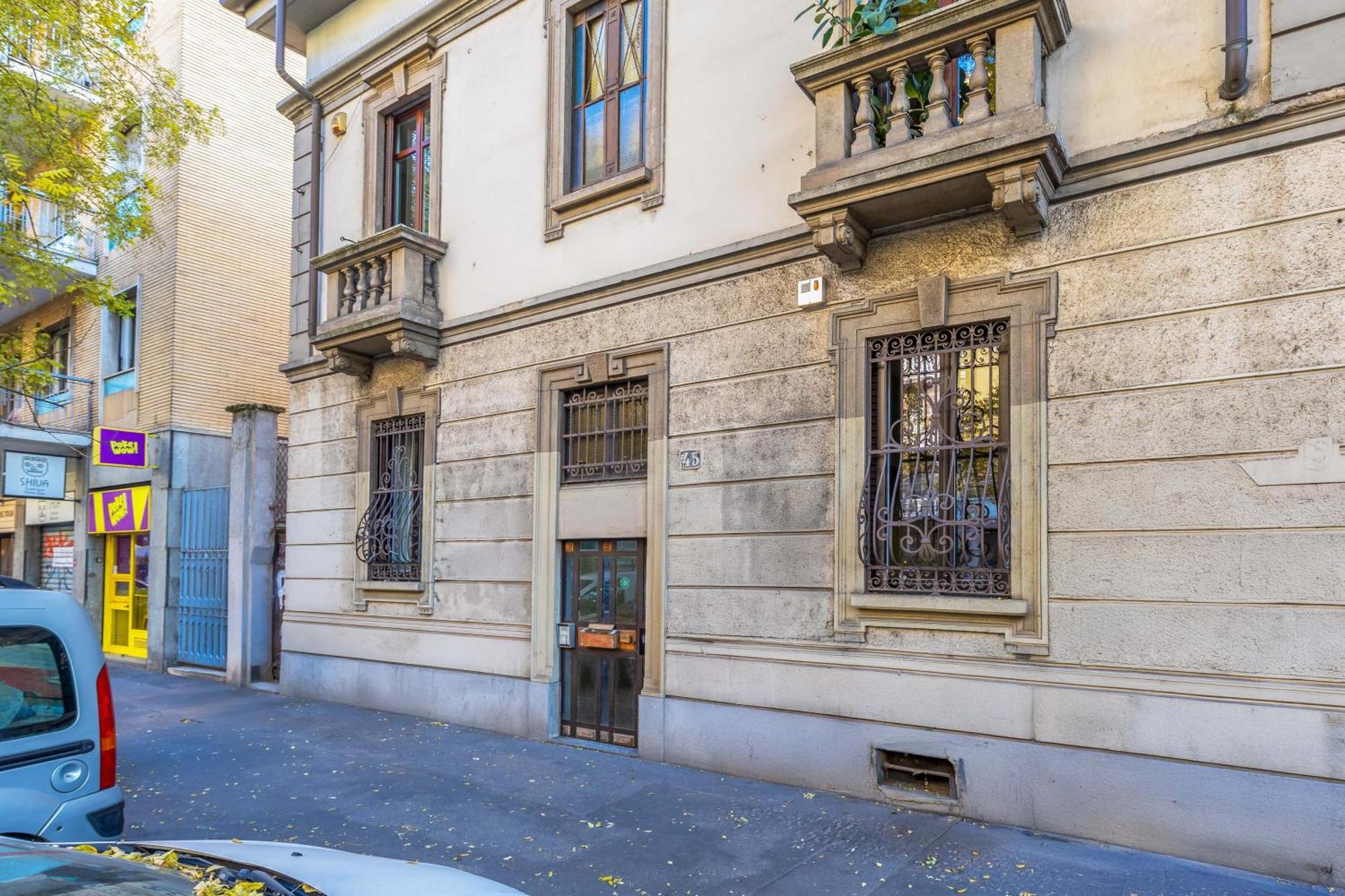 Solari Apartment, In Design Area, Near Tortona District, Appartement